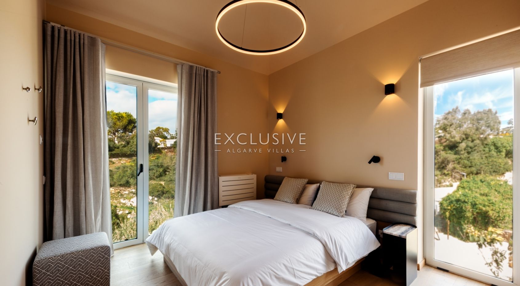 Moderne designvilla kopen met uitzicht op zee op loopafstand van Carvoeiro, Algarve
