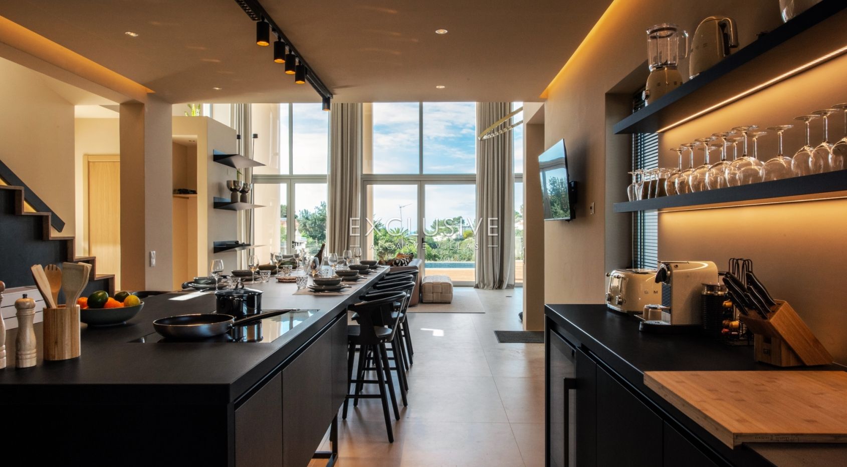 Moderne designvilla kopen met uitzicht op zee op loopafstand van Carvoeiro, Algarve