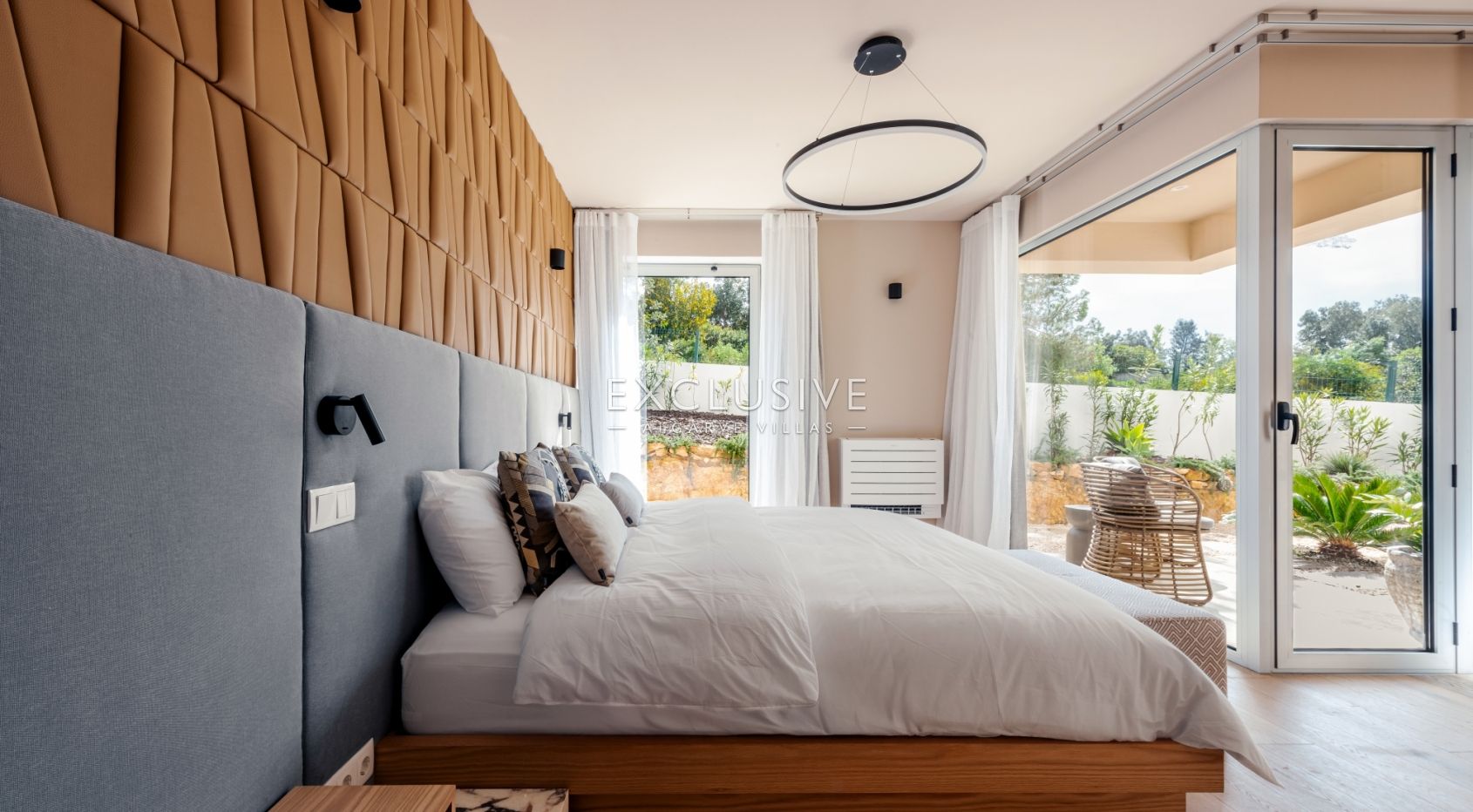 Moderne designvilla kopen met uitzicht op zee op loopafstand van Carvoeiro, Algarve