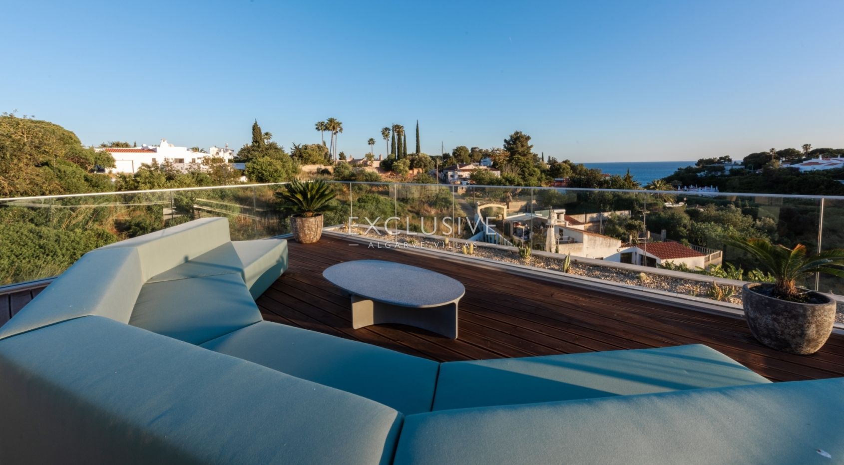 Moderne designvilla kopen met uitzicht op zee op loopafstand van Carvoeiro, Algarve