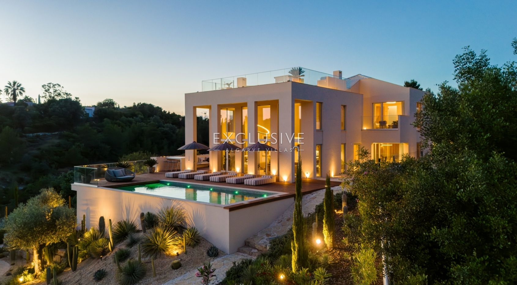 Moderne designvilla kopen met uitzicht op zee op loopafstand van Carvoeiro, Algarve