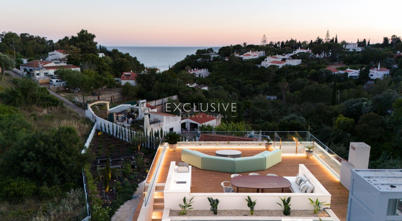 Moderne designvilla kopen met uitzicht op zee op loopafstand van Carvoeiro, Algarve