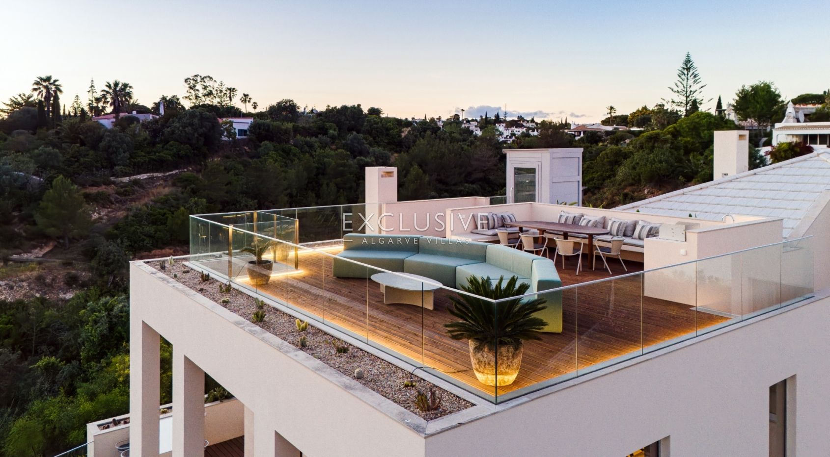 Moderne designvilla kopen met uitzicht op zee op loopafstand van Carvoeiro, Algarve