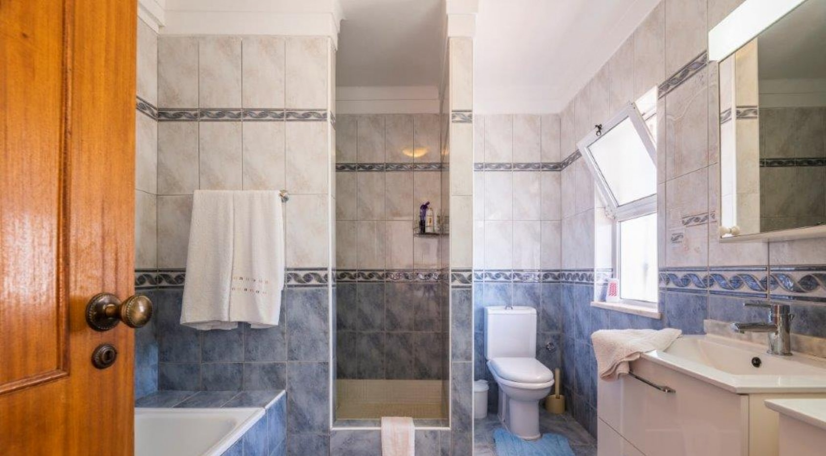 charming 3 bedroom + 1 with sea views, Alfanzina, Carvoeiro