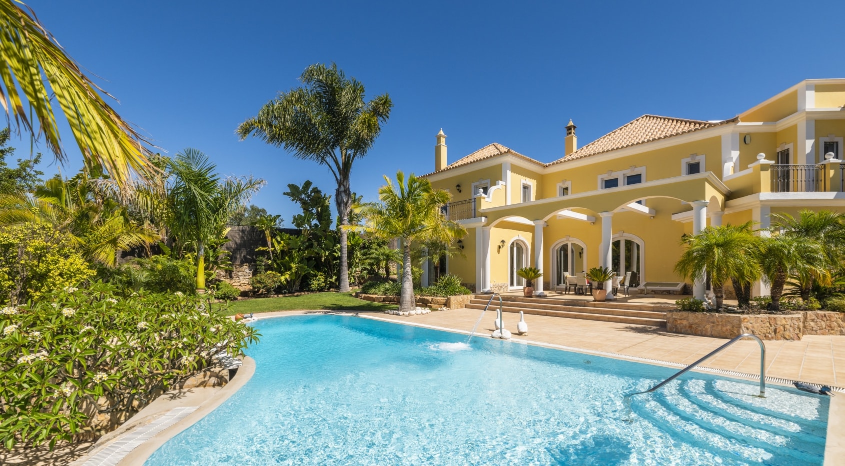Luxuriöse 4-Schlafzimmer-Villa mit Panoramablick auf das Meer in der Nähe von Vilamoura