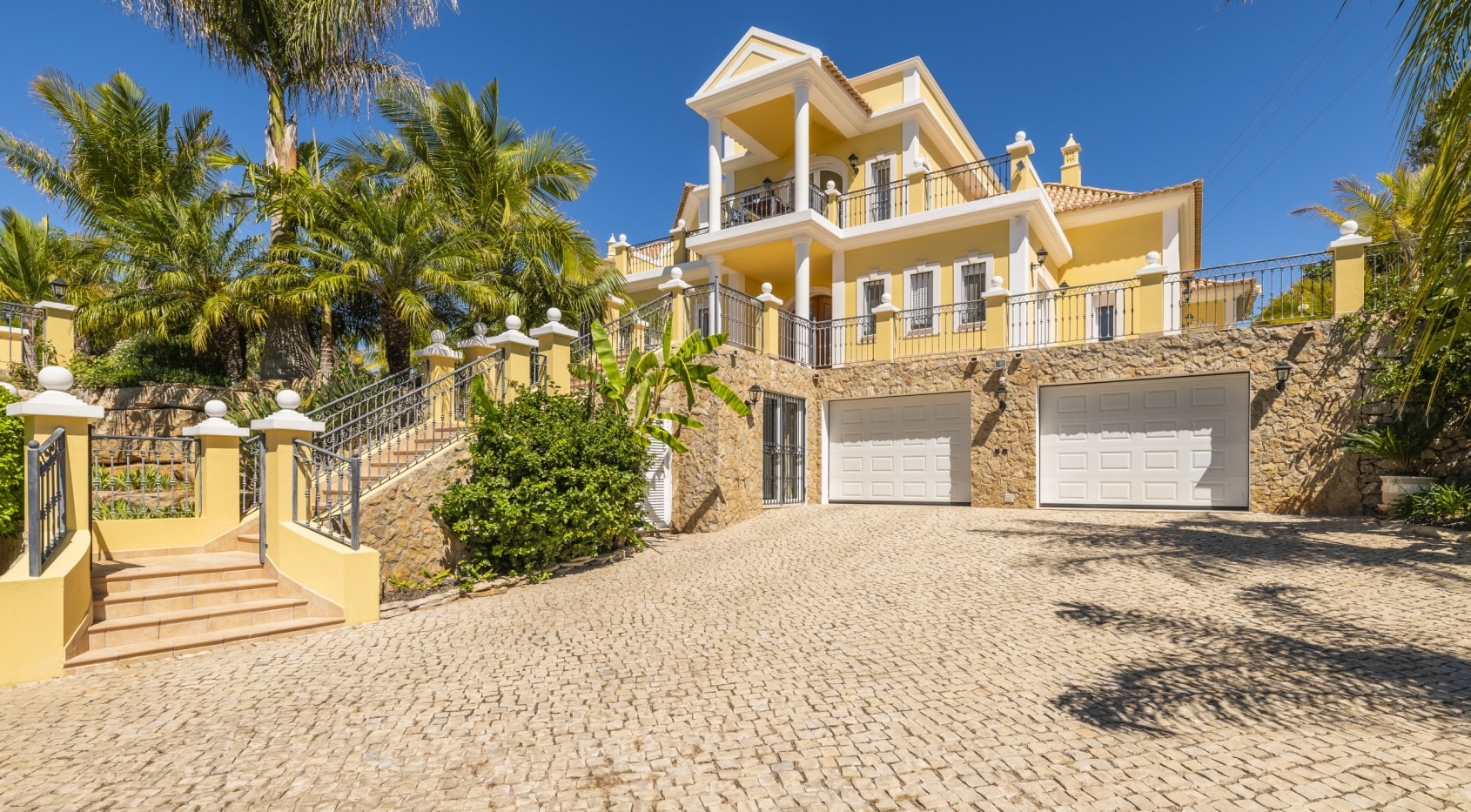 Luxuriöse 4-Schlafzimmer-Villa mit Panoramablick auf das Meer in der Nähe von Vilamoura
