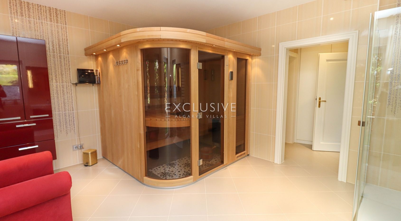 4 bedroom villa, 300 m from the beach, Albufeira