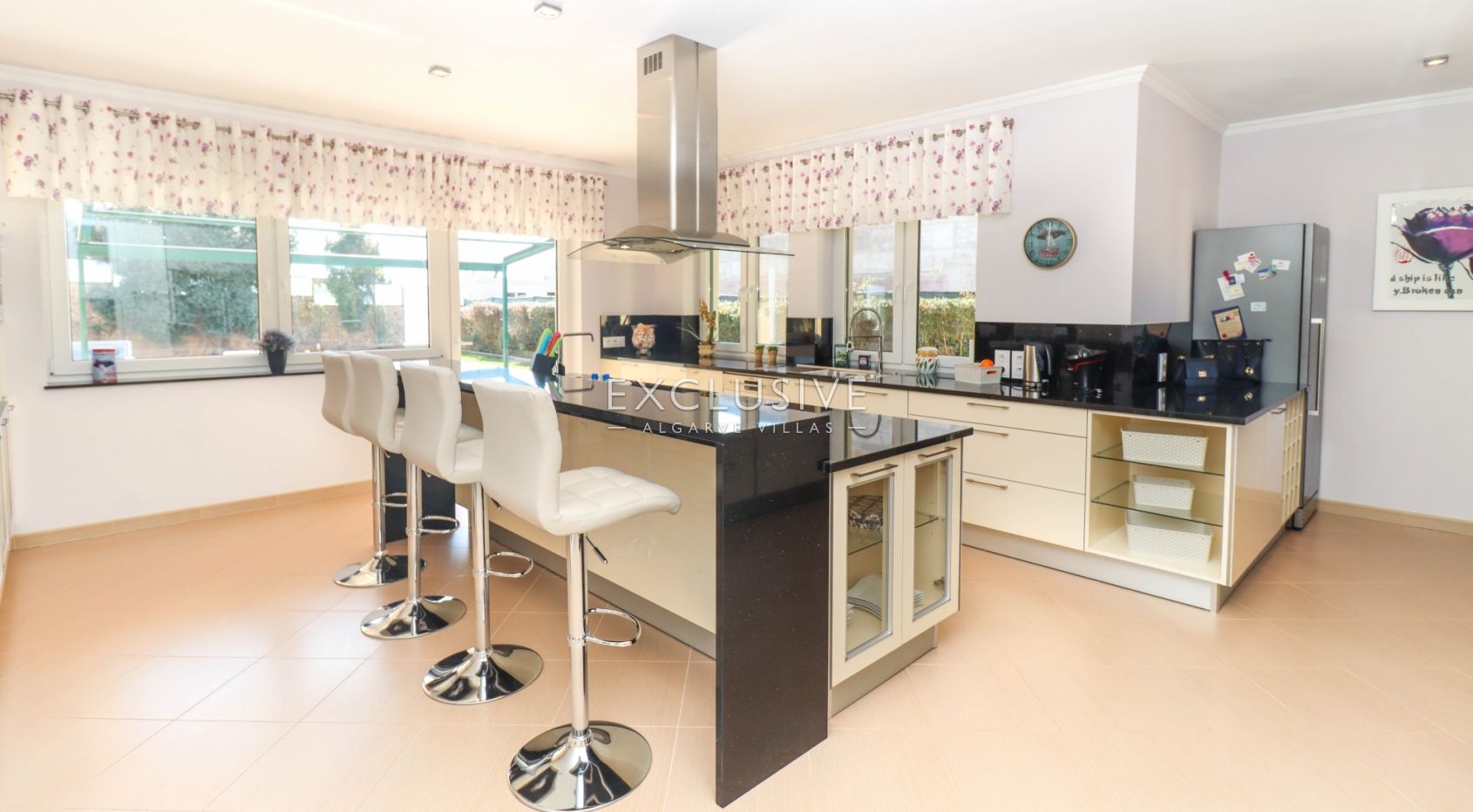 4 bedroom villa, 300 m from the beach, Albufeira
