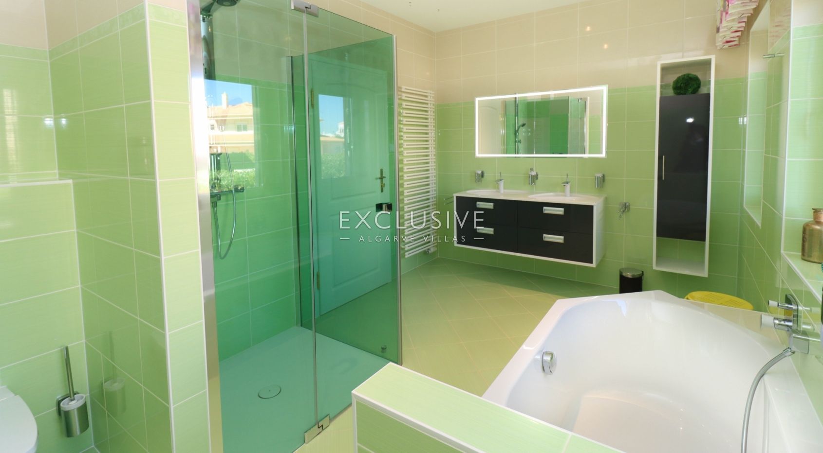 4 bedroom villa, 300 m from the beach, Albufeira