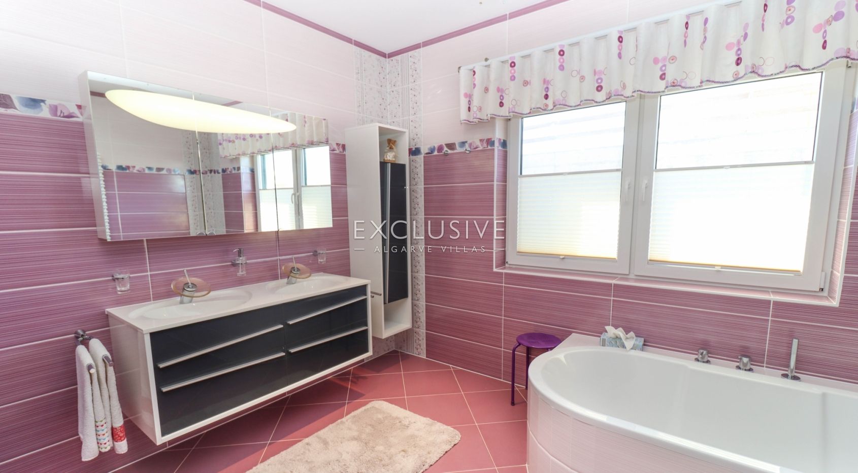 4 bedroom villa, 300 m from the beach, Albufeira