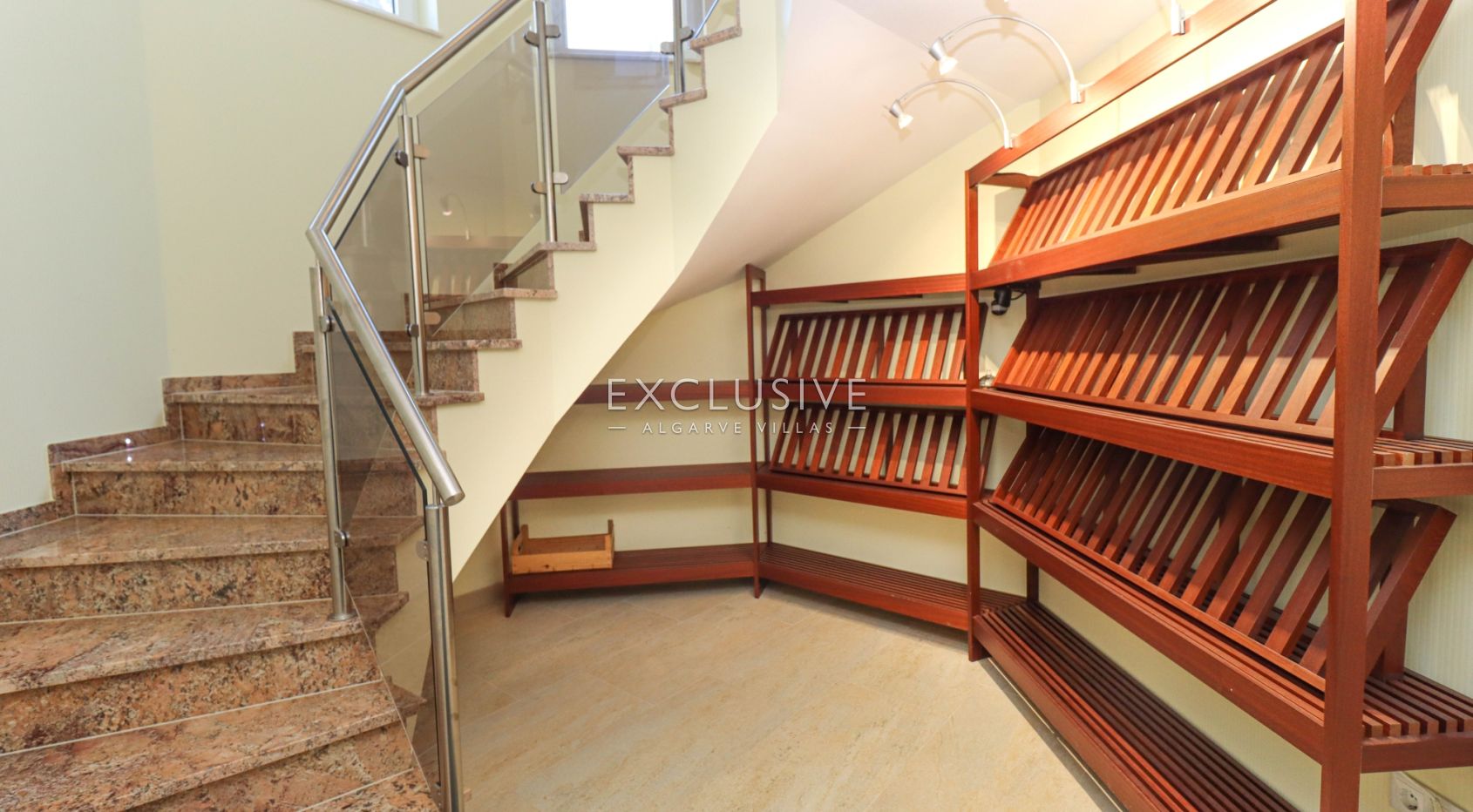 4 bedroom villa, 300 m from the beach, Albufeira