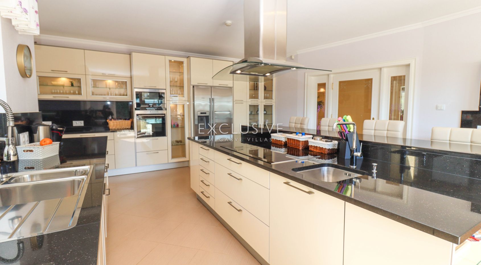 4 bedroom villa, 300 m from the beach, Albufeira