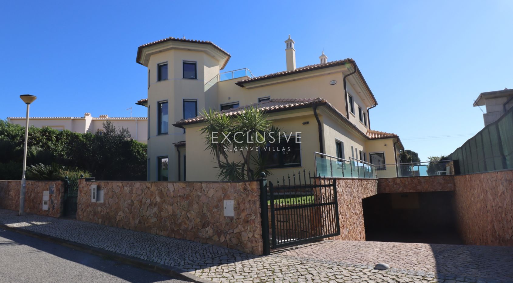 4 bedroom villa, 300 m from the beach, Albufeira
