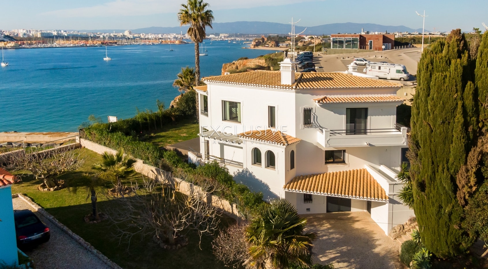 Ocean front villa in Ferragudo, Algarve