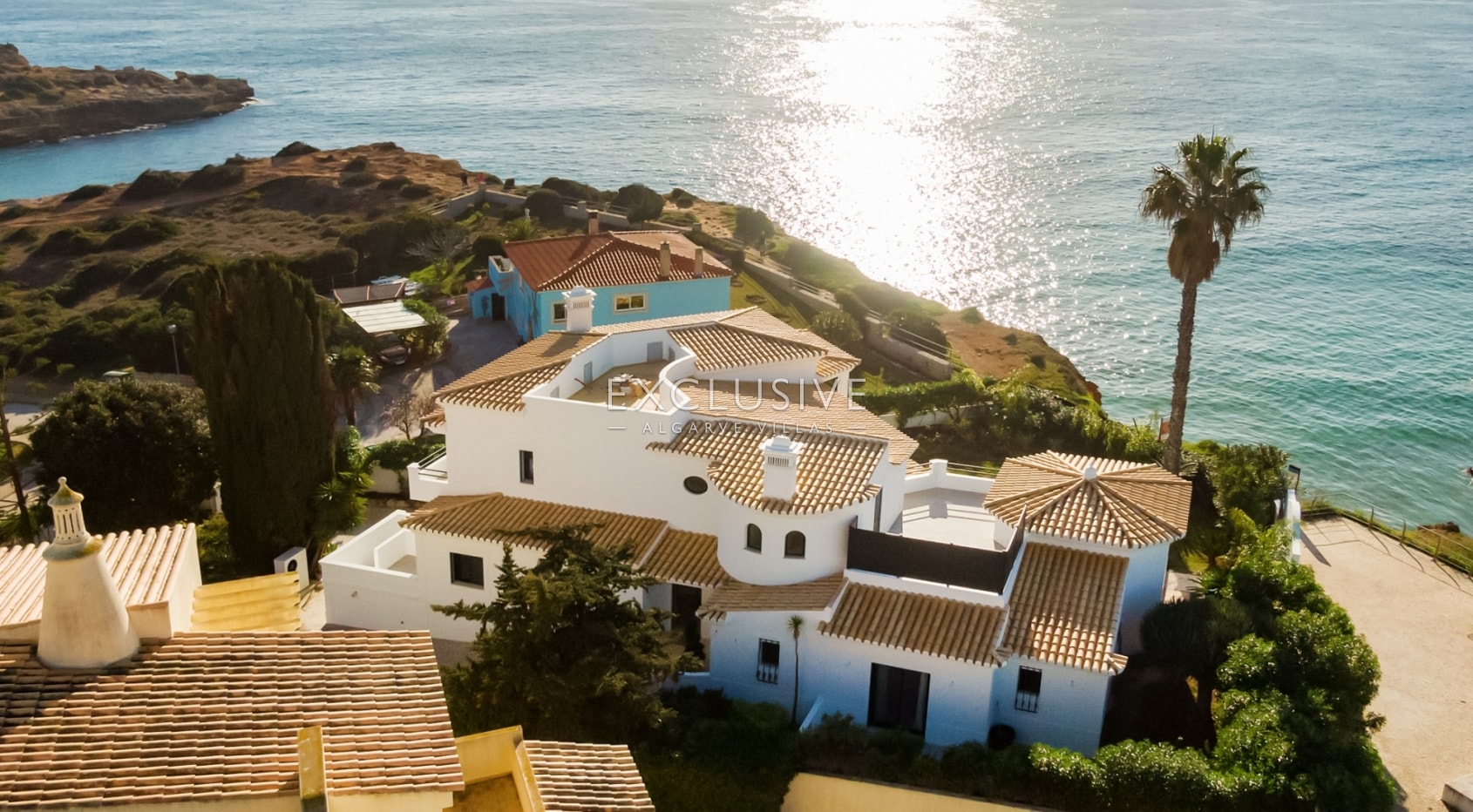 Ocean front villa in Ferragudo, Algarve