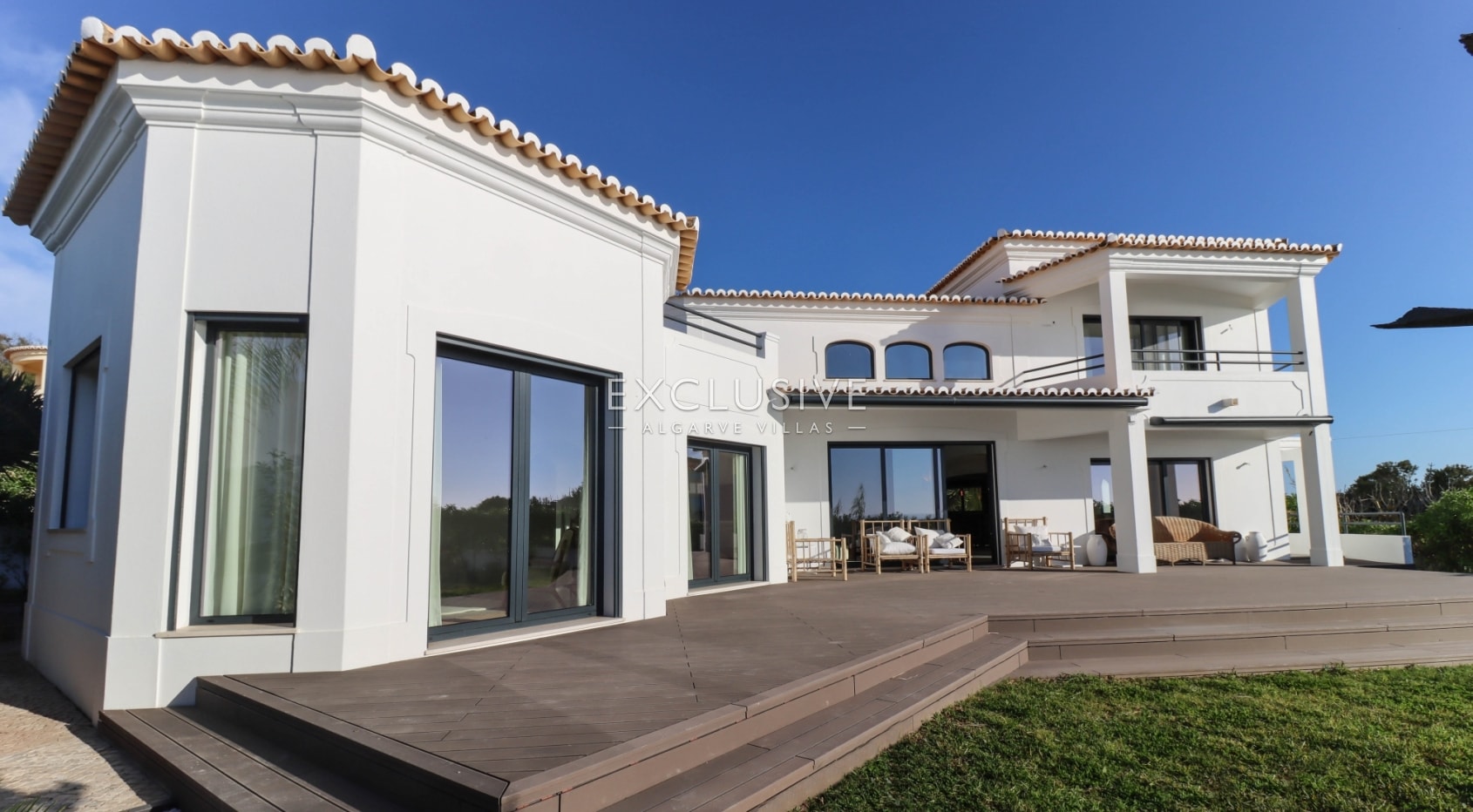 Ocean front villa in Ferragudo, Algarve