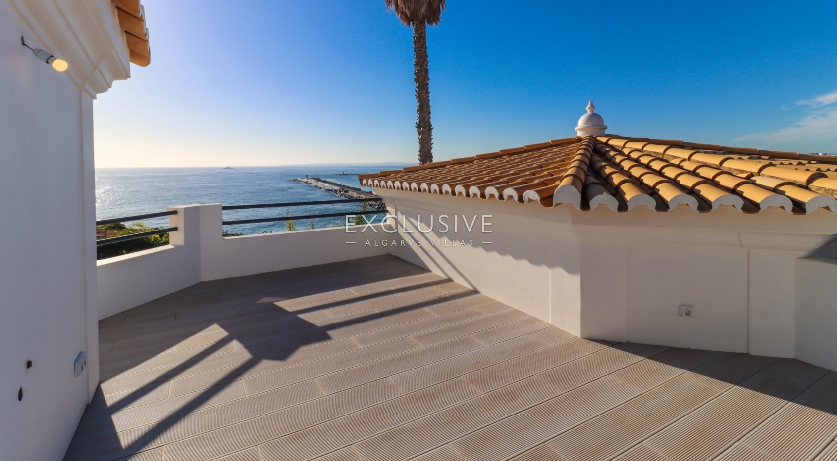 Ocean front villa in Ferragudo, Algarve