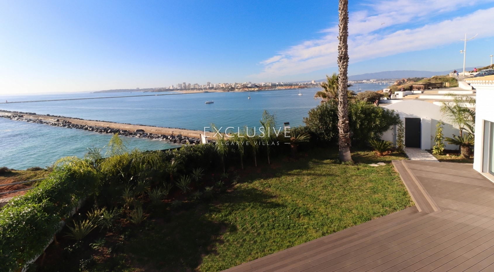 Ocean front villa in Ferragudo, Algarve