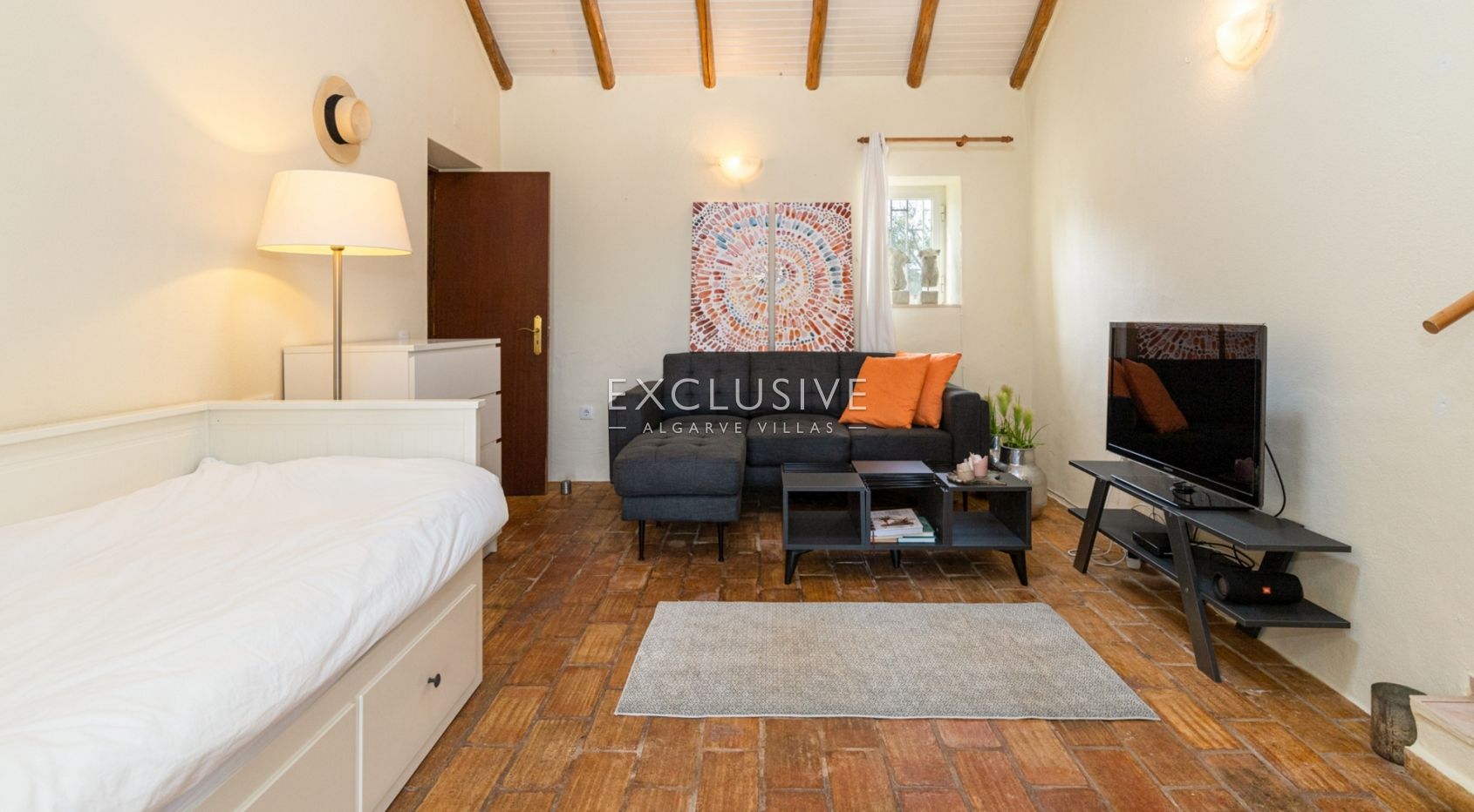 Fantastic plot with small house Portimao, Algarve