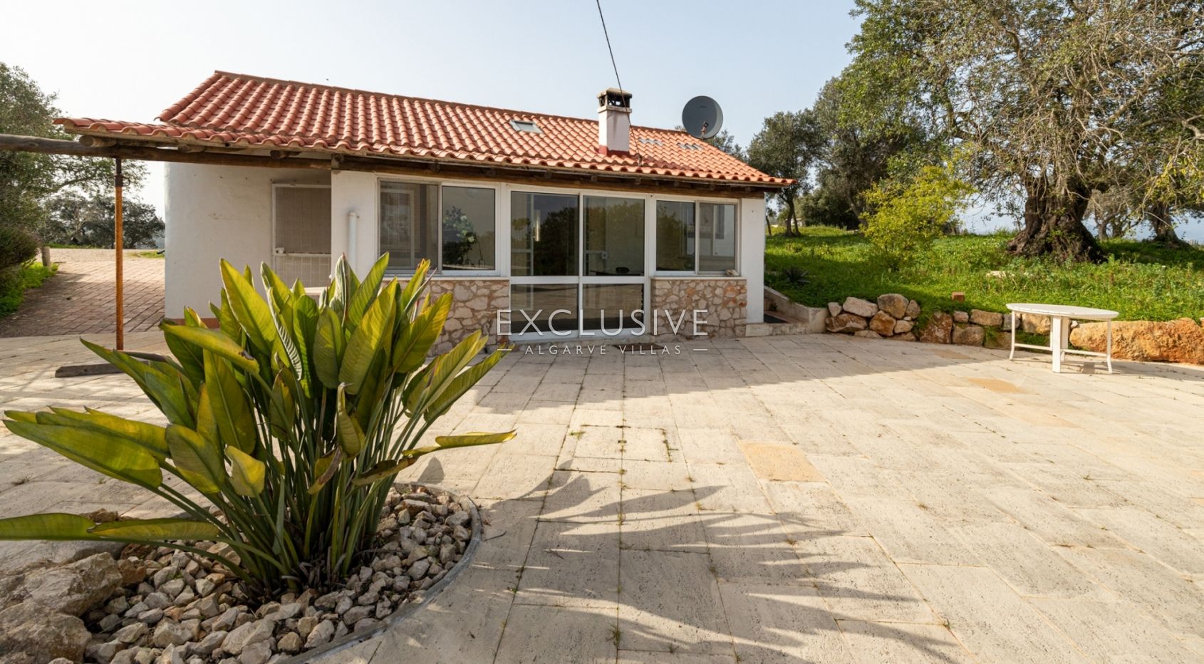 Fantastic plot with small house Portimao, Algarve