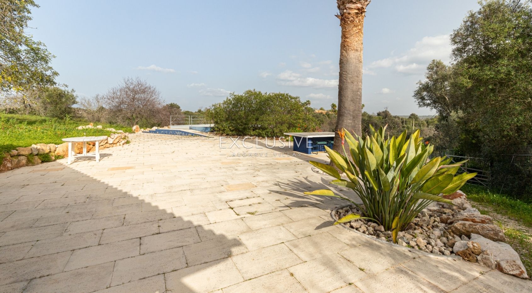 Fantastic plot with small house Portimao, Algarve