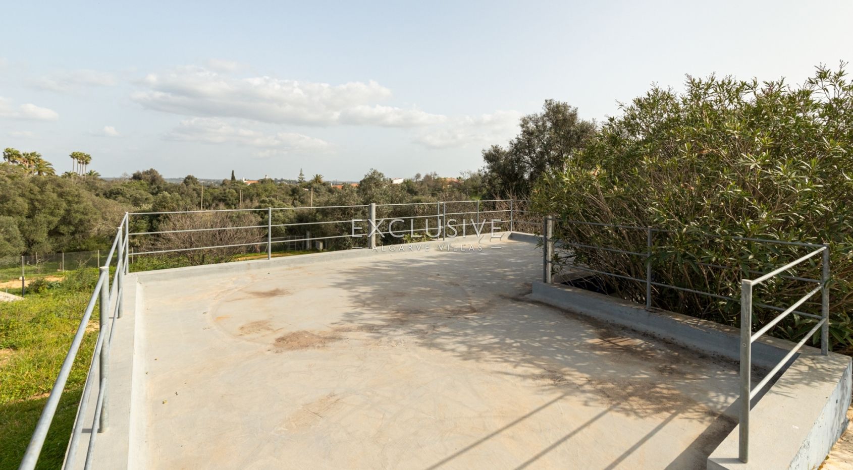 Fantastic plot with small house Portimao, Algarve