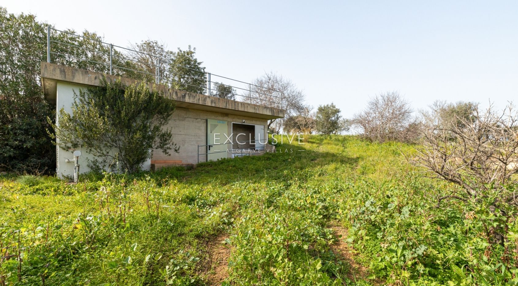 Fantastic plot with small house Portimao, Algarve