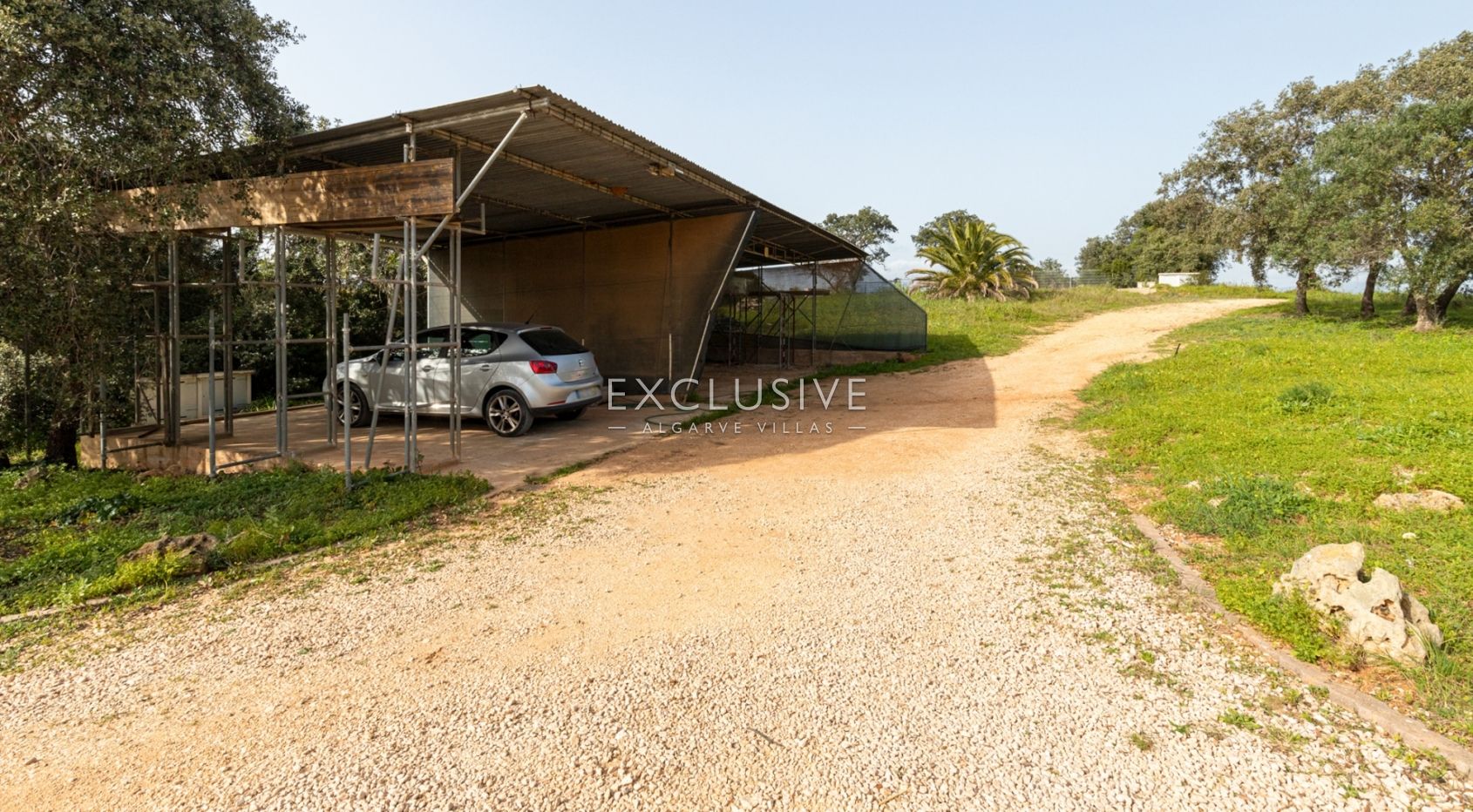 Fantastic plot with small house Portimao, Algarve