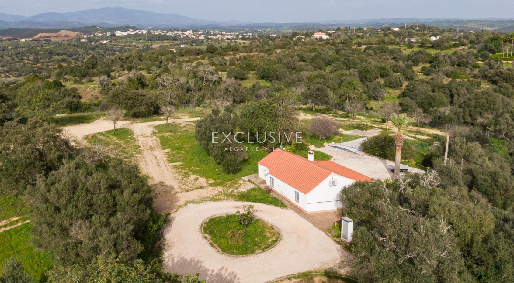 Fantastic plot with small house Portimao, Algarve