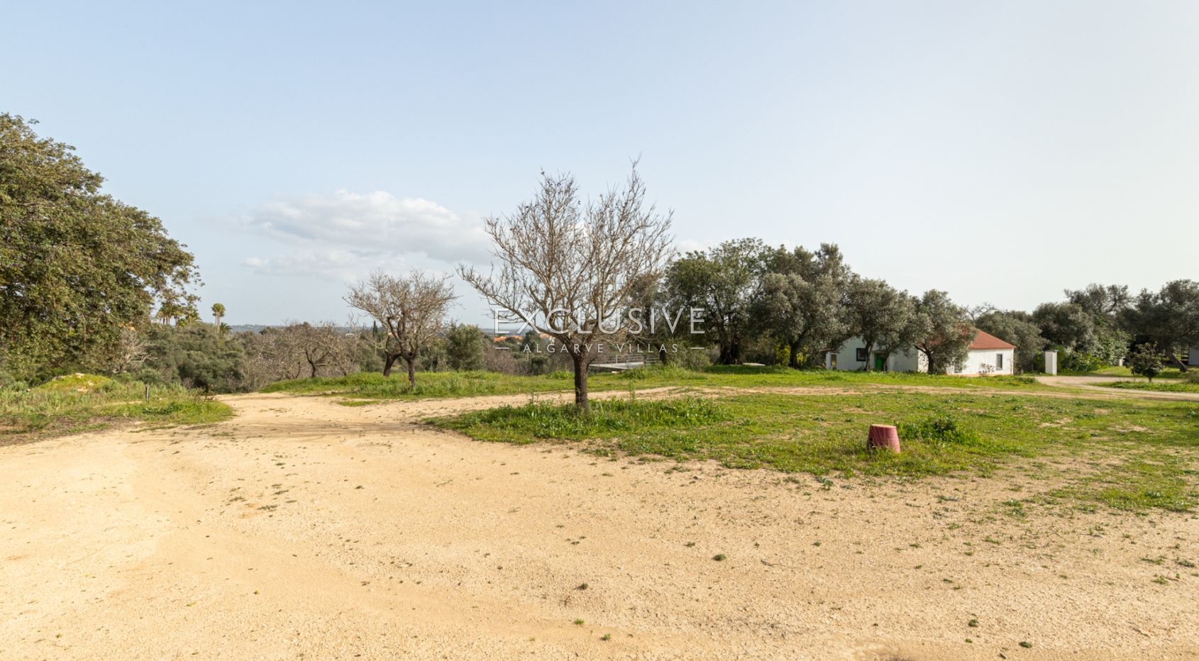 Fantastic plot with small house Portimao, Algarve