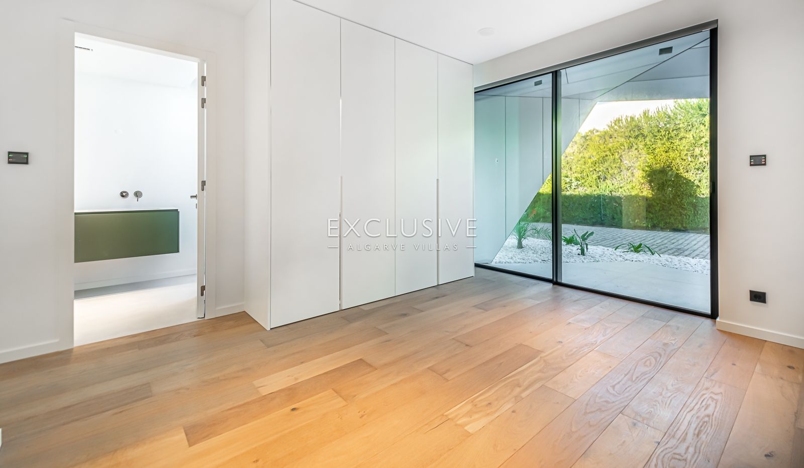 Buy 4 bedroom contemporary villa with pool and stunning sea views in Carvoeiro, Algarve
