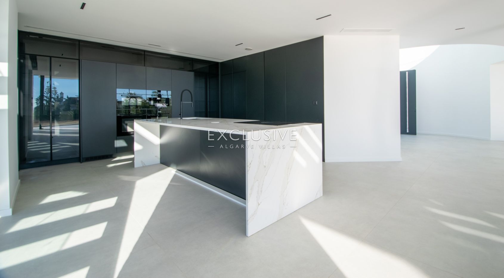 Buy 4 bedroom contemporary villa with pool and stunning sea views in Carvoeiro, Algarve