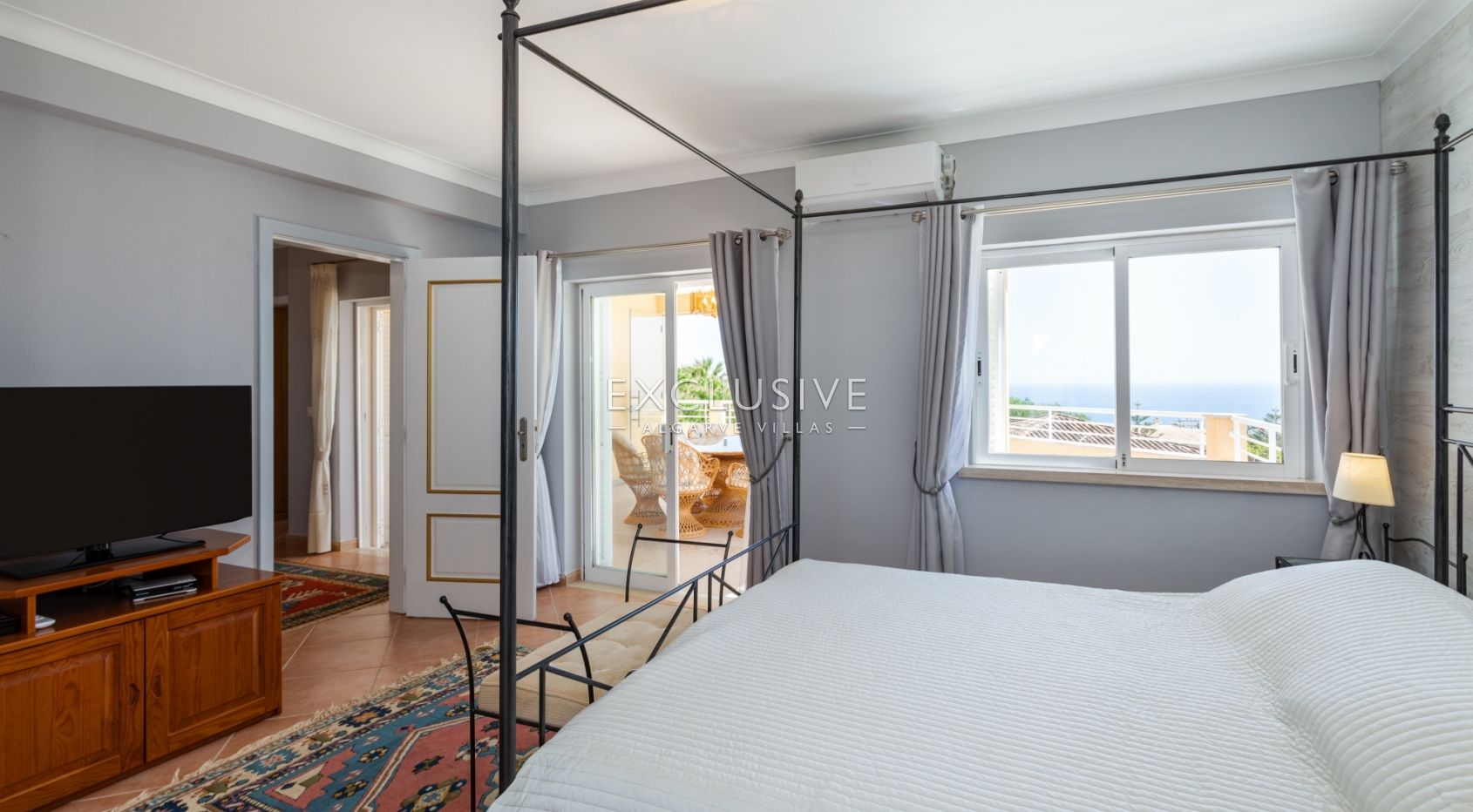 Amazing family villa in Luz with sea views Algarve