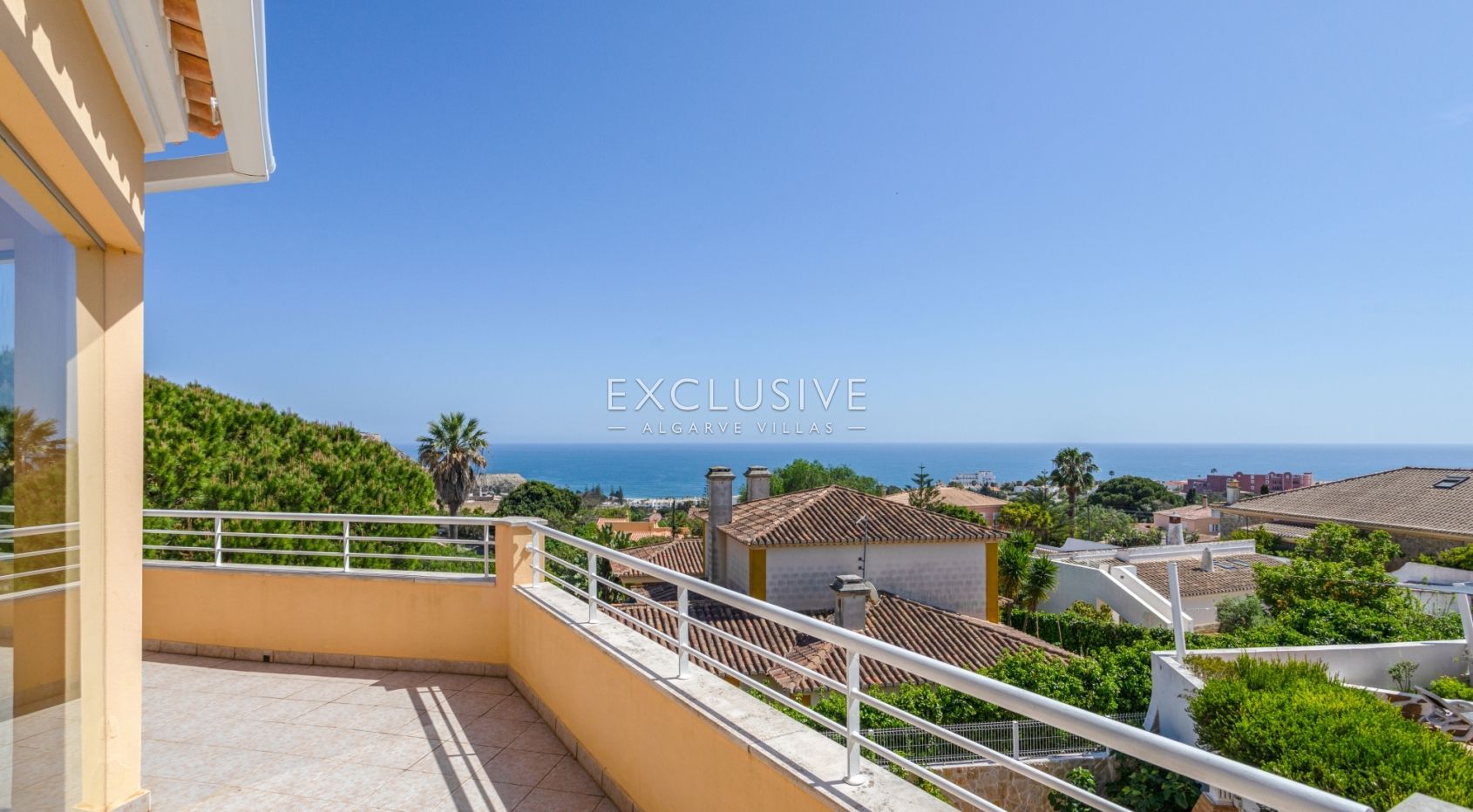 Amazing family villa in Luz with sea views Algarve