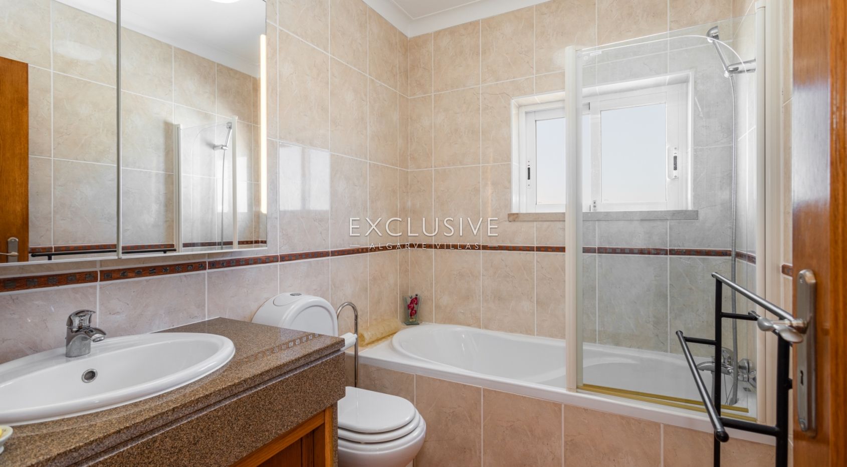 Amazing family villa in Luz with sea views Algarve