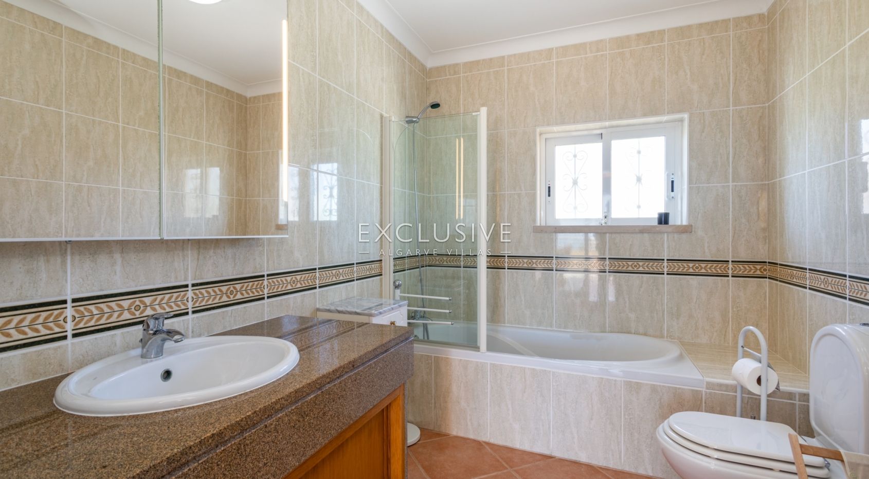 Amazing family villa in Luz with sea views Algarve