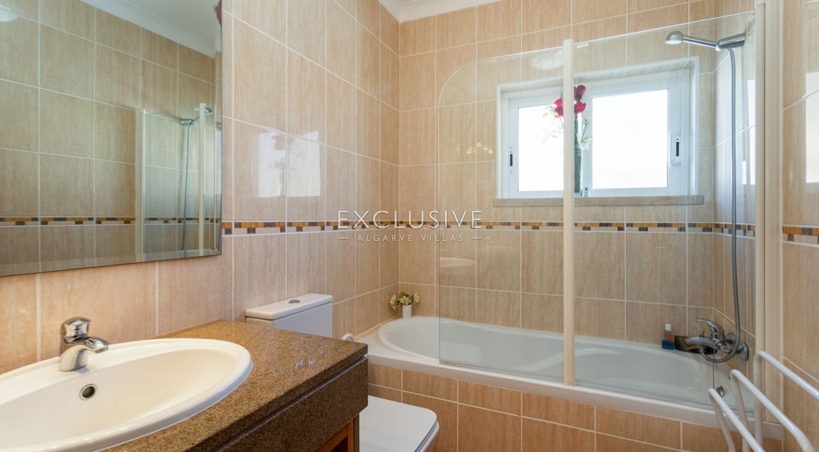 Amazing family villa in Luz with sea views Algarve