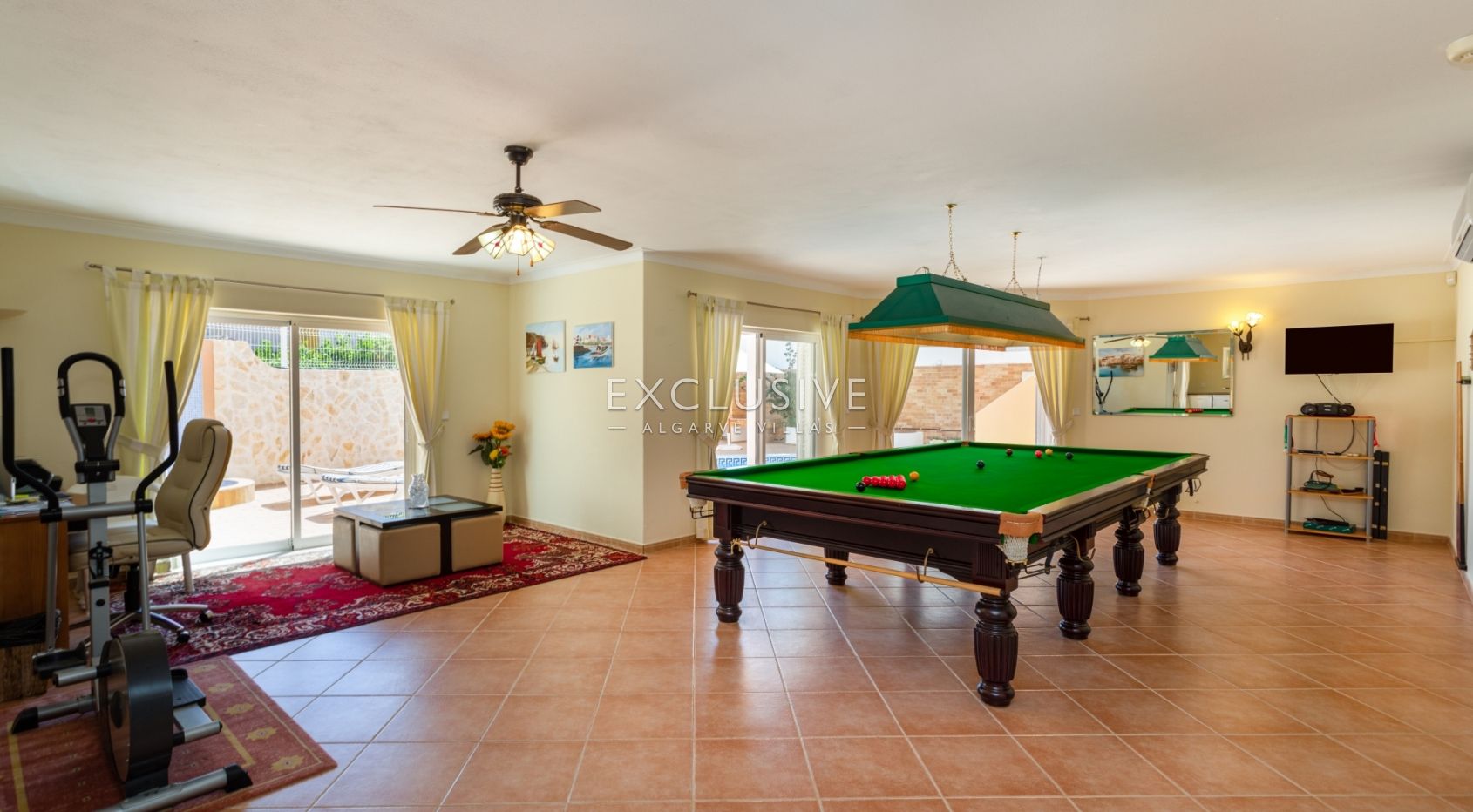 Amazing family villa in Luz with sea views Algarve