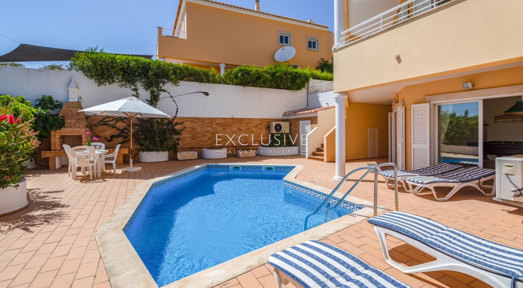 Amazing family villa in Luz with sea views Algarve