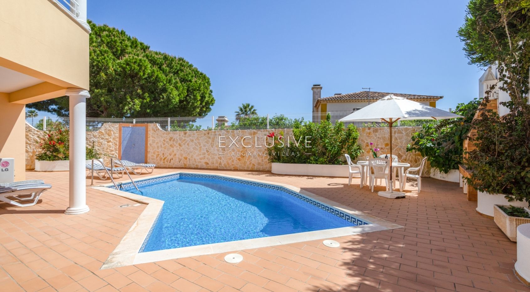 Amazing family villa in Luz with sea views Algarve