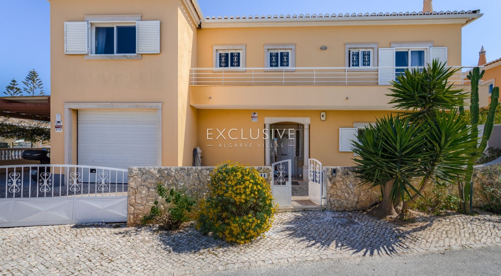 Amazing family villa in Luz with sea views Algarve