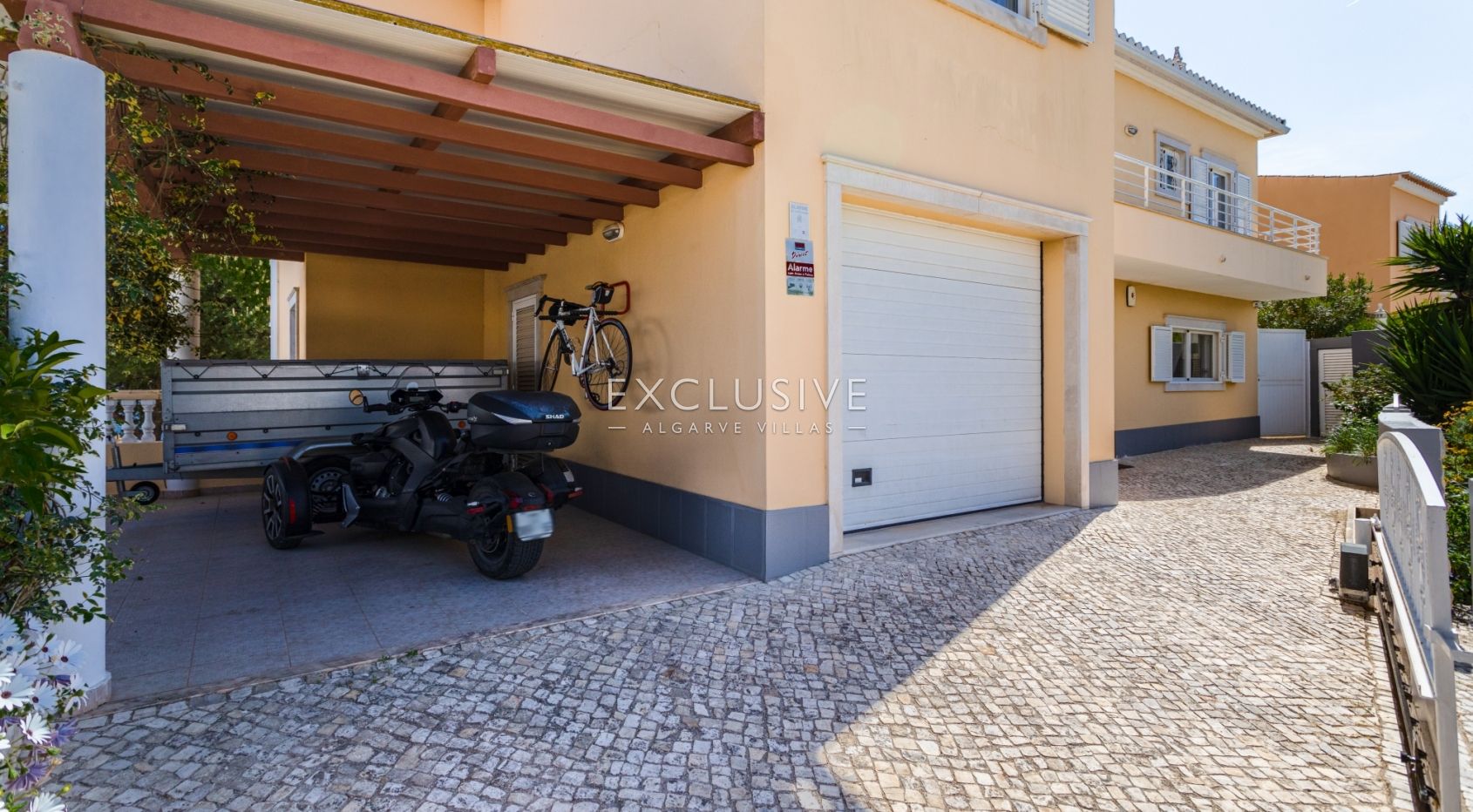 Amazing family villa in Luz with sea views Algarve