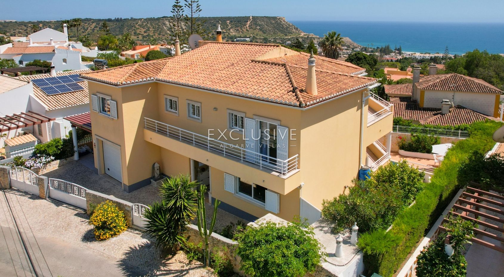 Amazing family villa in Luz with sea views Algarve