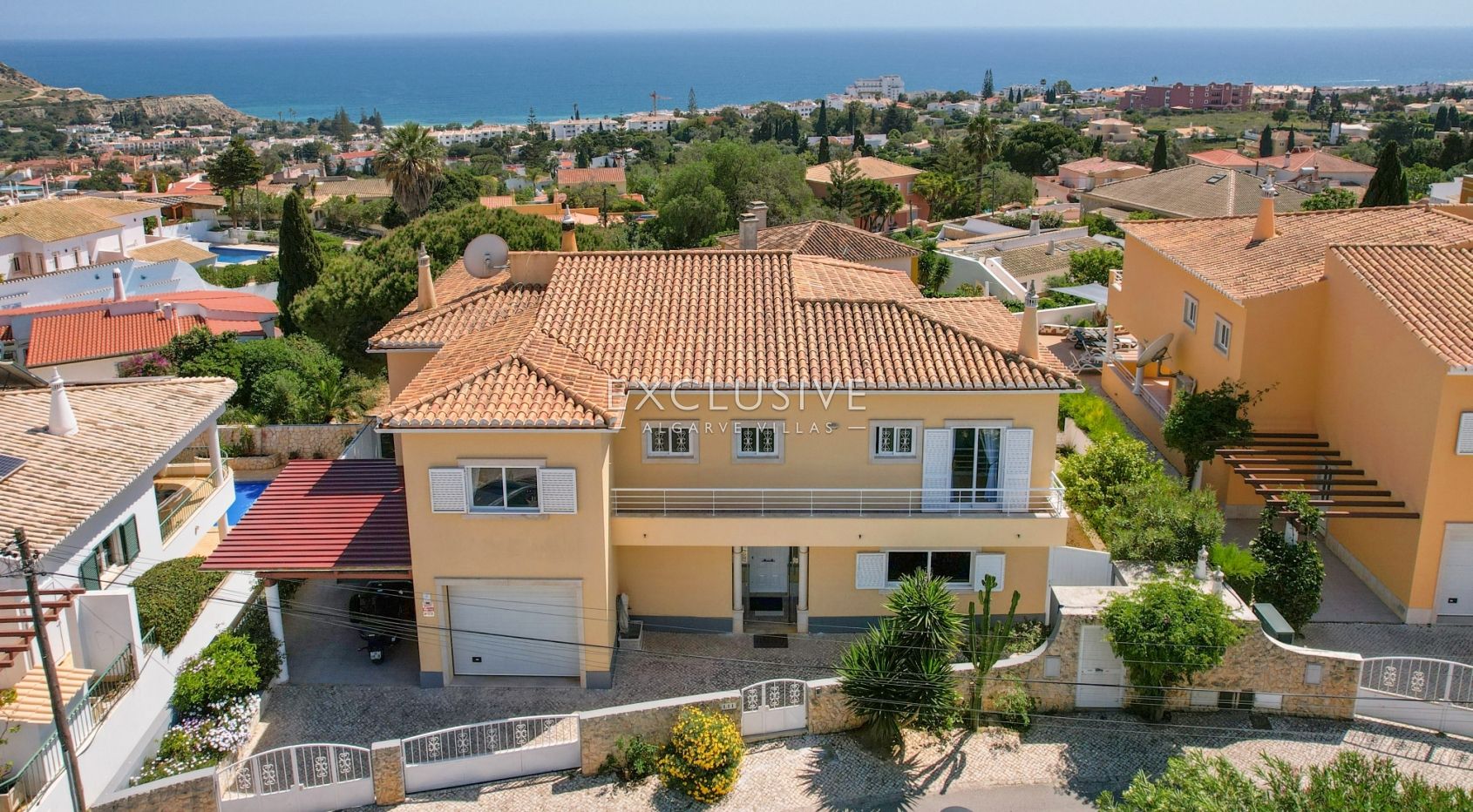 Amazing family villa in Luz with sea views Algarve