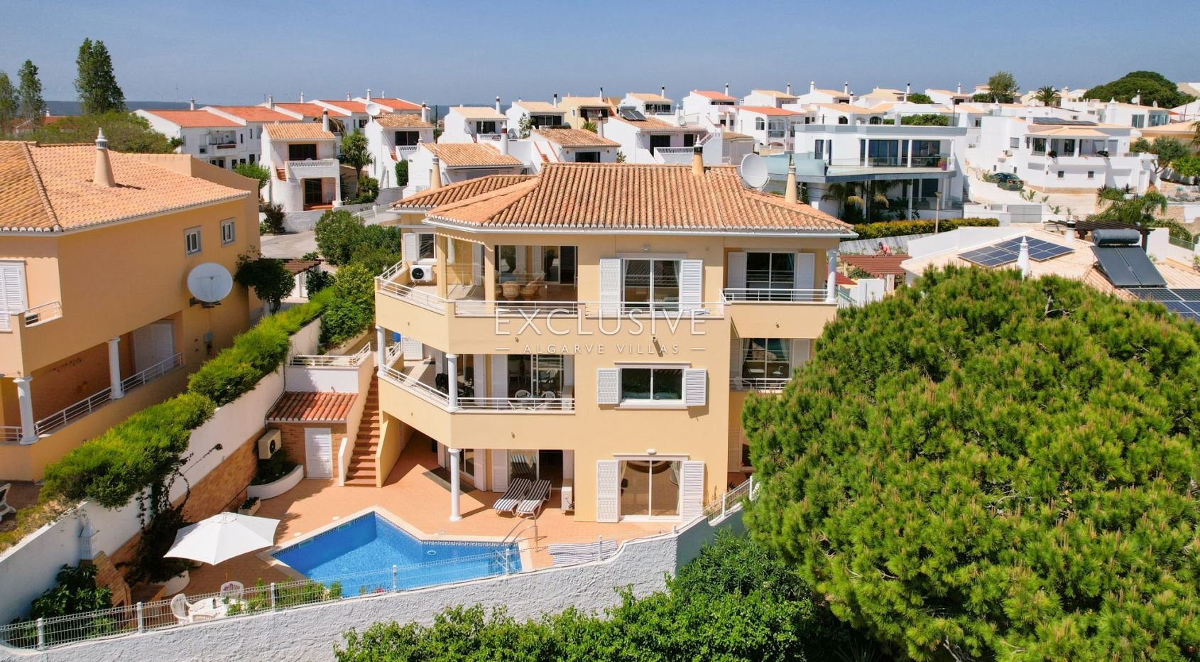 Amazing family villa in Luz with sea views Algarve