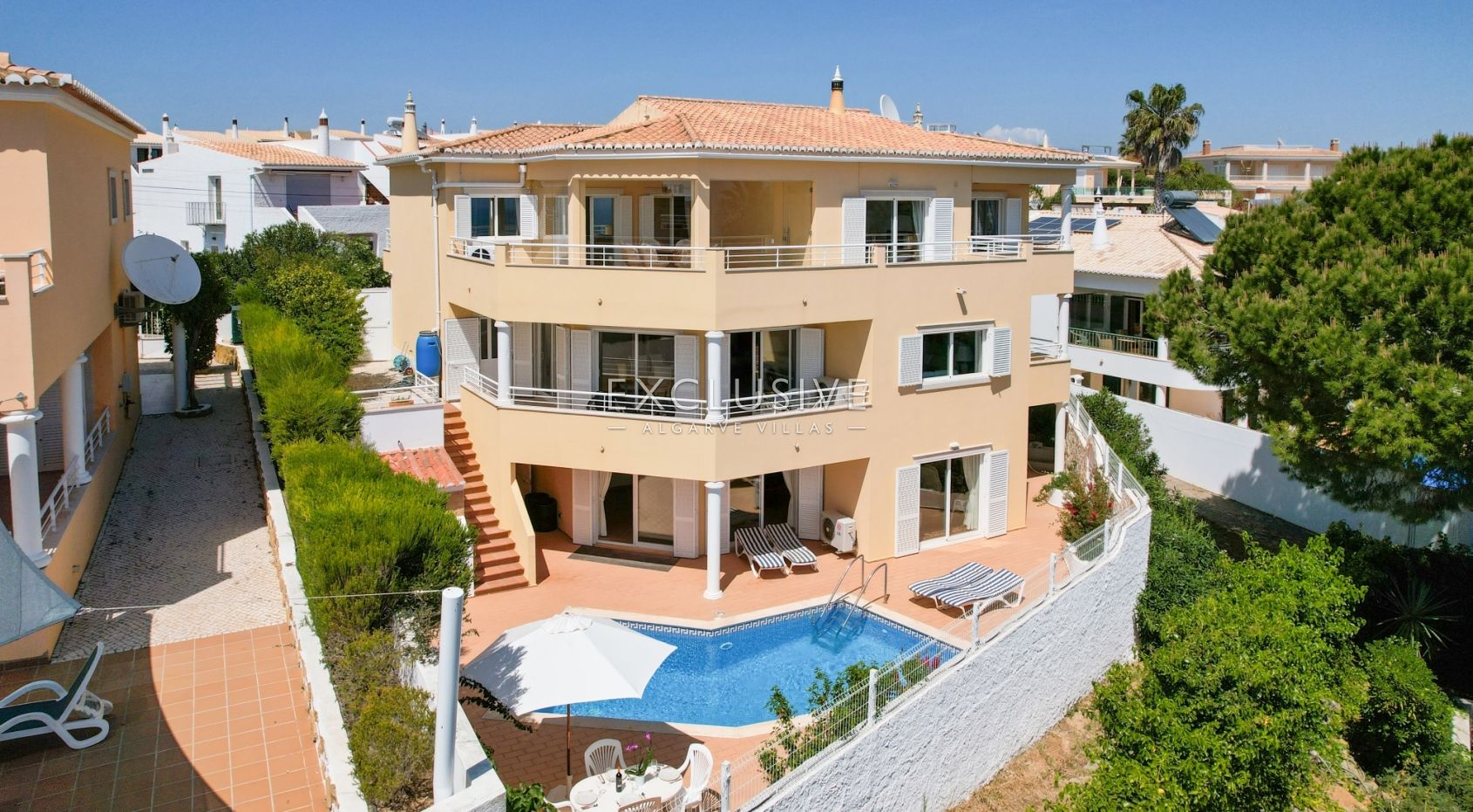 Amazing family villa in Luz with sea views Algarve