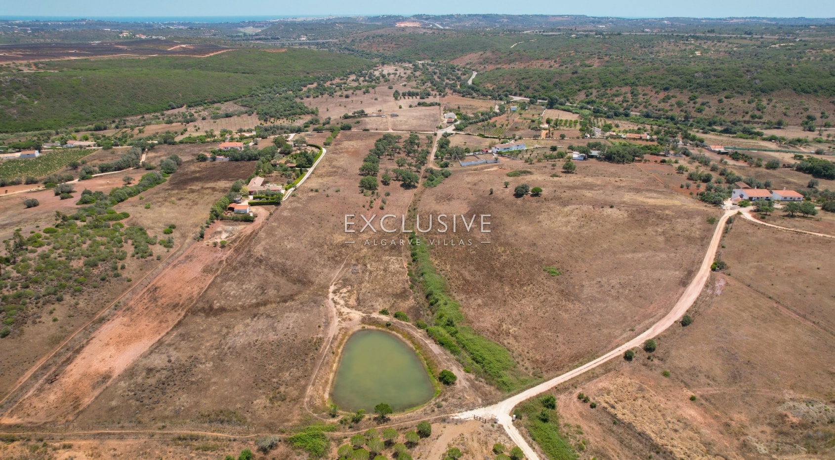 Excellent investment opportunity in the countryside large villa on large grounds, Lagos