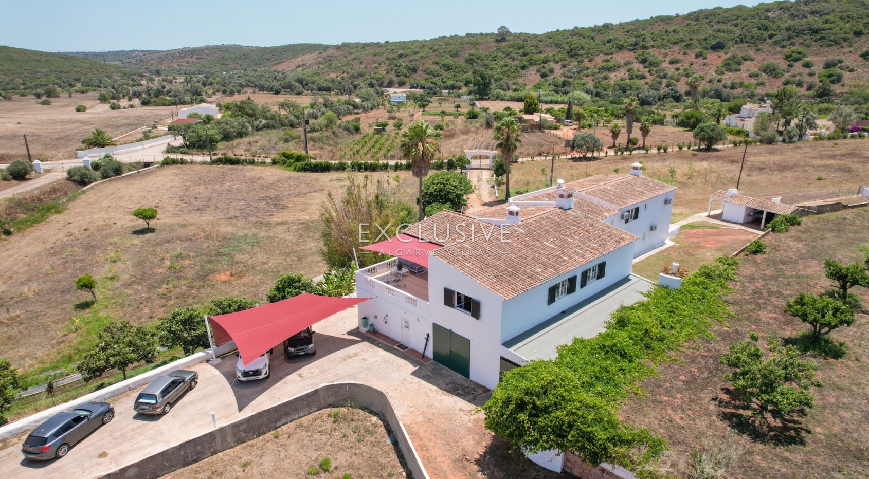 Excellent investment opportunity in the countryside large villa on large grounds, Lagos