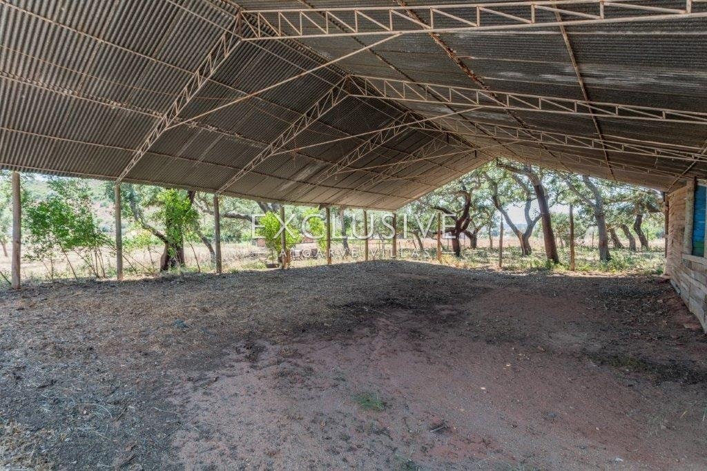 Excellent investment opportunity in the countryside large villa on large grounds, Lagos