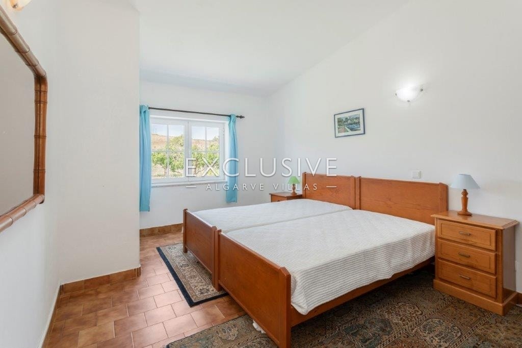 Excellent investment opportunity in the countryside large villa on large grounds, Lagos